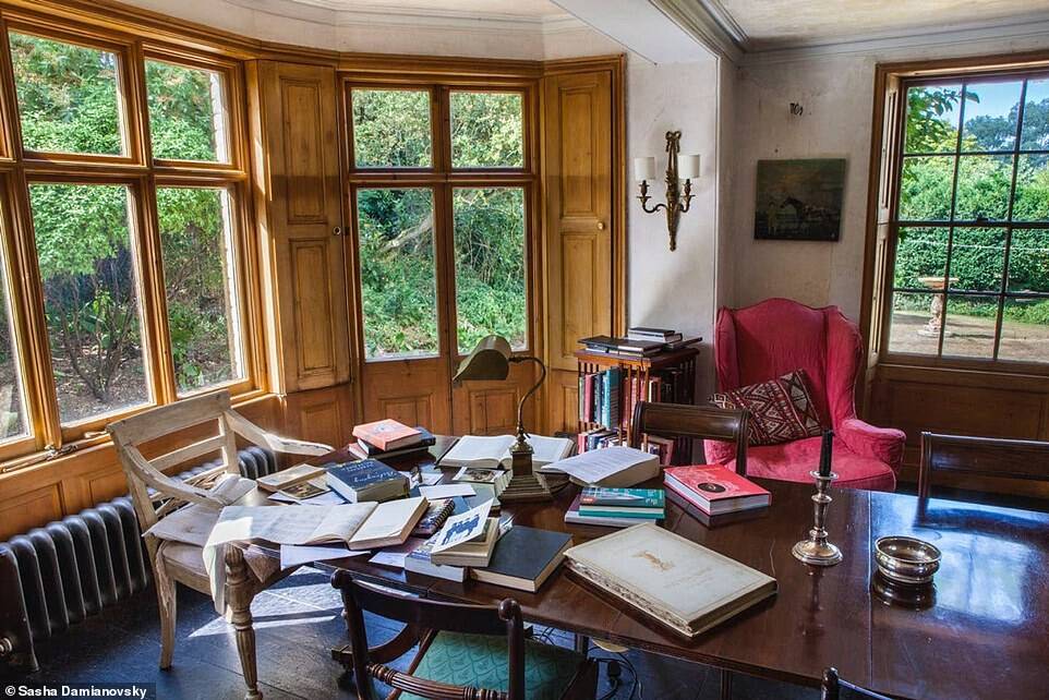 A casa em estilo georgiano também possui uma pequena biblioteca. Foto: Reprodução/ DailyMail