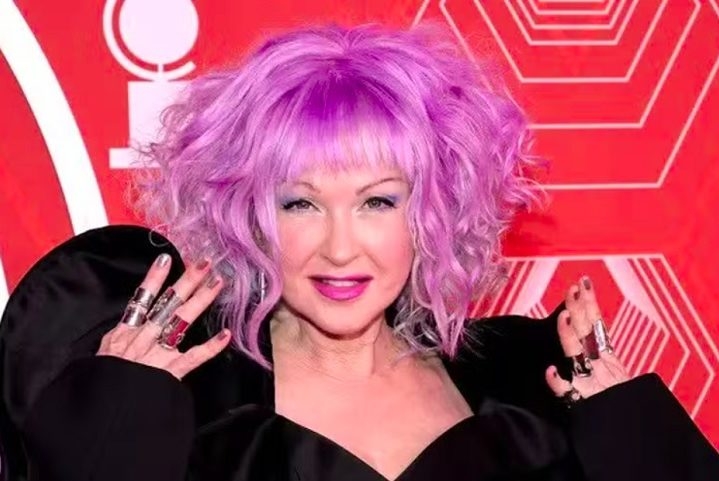 A cantora Cyndi Lauper, que será atração do Rock in Rio 2024 no dia 20 de setembro, anunciou que está se aposentando dos palcos. Reprodução: Flipar