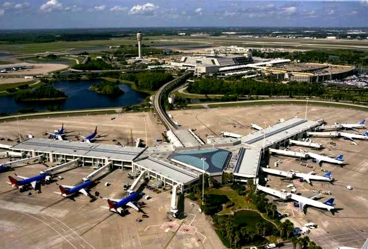 5° Aeroporto Internacional de Orlando – EUA- Numa área de 53 km², fica a 22 km de Downtown Orlando, 20 km da International Drive e 30 km de Walt Disney World. É considerado um dos aeroportos mais movimentados por causa do turismo, incluindo os visitantes do Walt Disney World Resort. Reprodução: Flipar