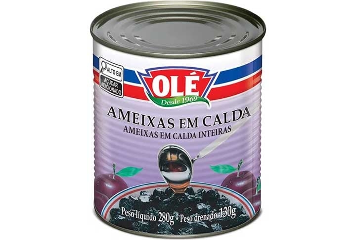 Para quem busca uma opção reconfortante, o caldo de ameixa é uma excelente escolha, sendo fácil de preparar e benéfico para a digestão. Reprodução: Flipar