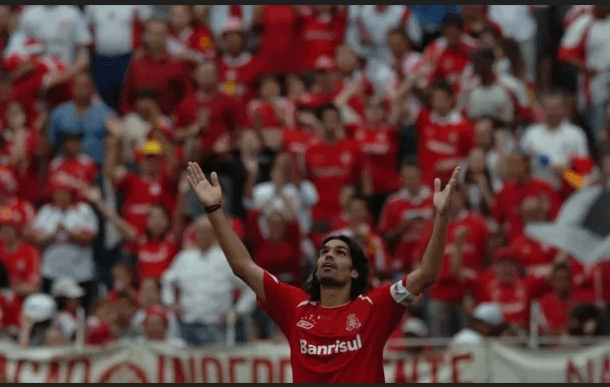 Internacional 6 x 0 Athletico-PR, pela 16ª rodada do Campeonato Brasileiro de 2004, no Beira-Rio, em Porto Alegre (PR) - Gols: Danilo Gomes (4), Fernandão e Alex (INT) - Foto: Alexandre Lops/Divulgação Internacional