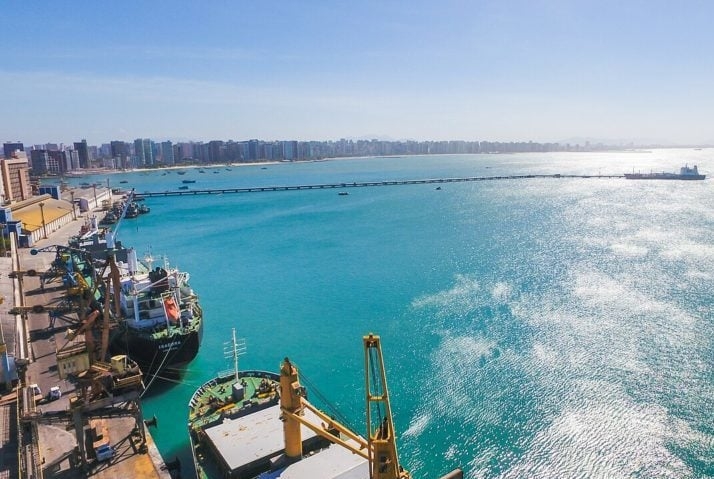 Saindo de Fortaleza, os cabos se estendem até as cidades do Rio de Janeiro e São Paulo. 