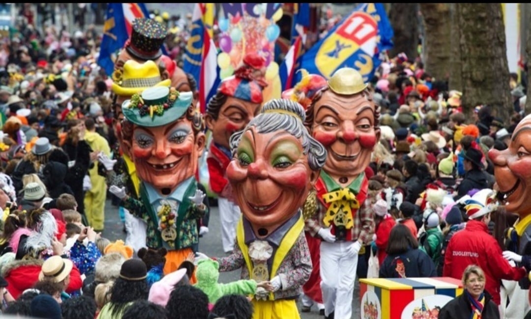 Colônia sedia a festa carnavalesca mais badalada da Alemanha. Assim como no Brasil, a folia da cidade conta com alegorias, desfiles, bailes de máscaras e outros festejos. 


 Reprodução: Flipar