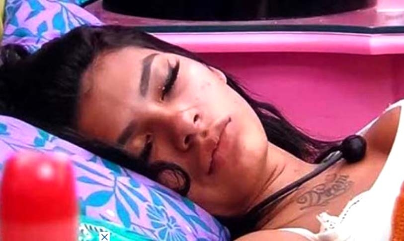 Também tem narcolepsia e, por isso, chamou atenção do público ao dormir algumas vezes durante o dia na casa do BBB-21. Reprodução: Flipar
