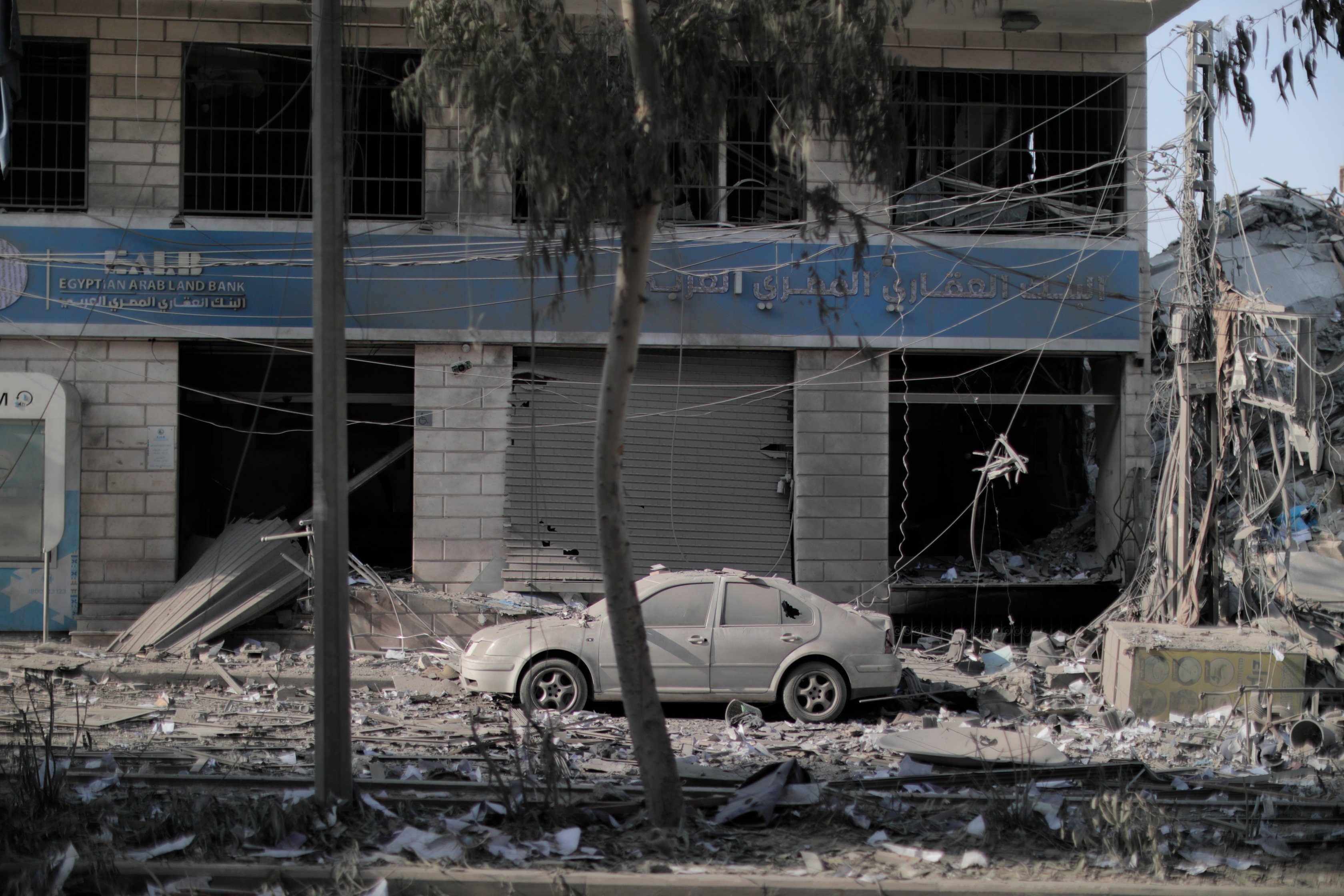 Prédio destruído por bombardeiros na Faixa de Gaza
