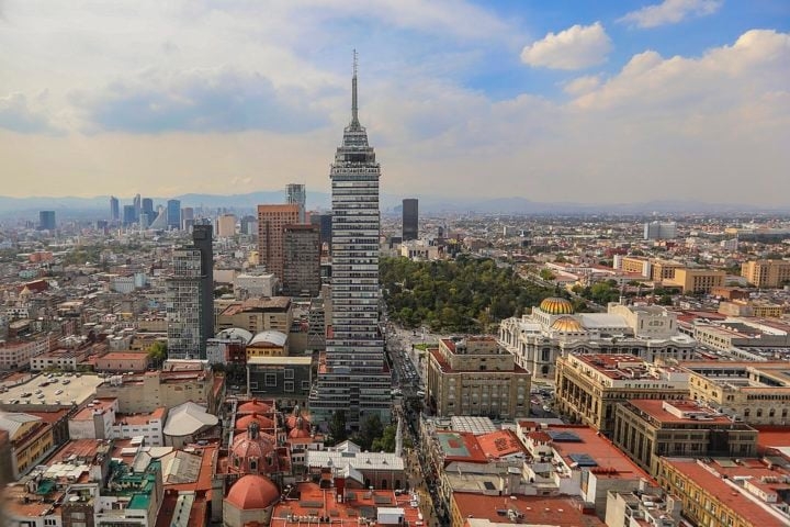 Como o México é muito mais rico do que os países imediatamente a sudeste de suas fronteiras, o país tem um problema crônico com a imigração ilegal a partir desses países, especialmente da Guatemala, Honduras e El Salvador Reprodução: Flipar