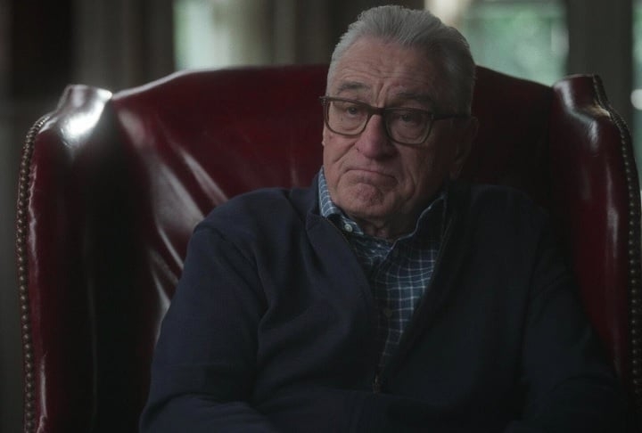 A história gira em torno de George Mullen (De Niro), um ex-presidente dos EUA que lidera a Comissão Dia Zero, encarregada de investigar um grave ataque cibernético que resultou em milhares de mortes. Reprodução: Flipar