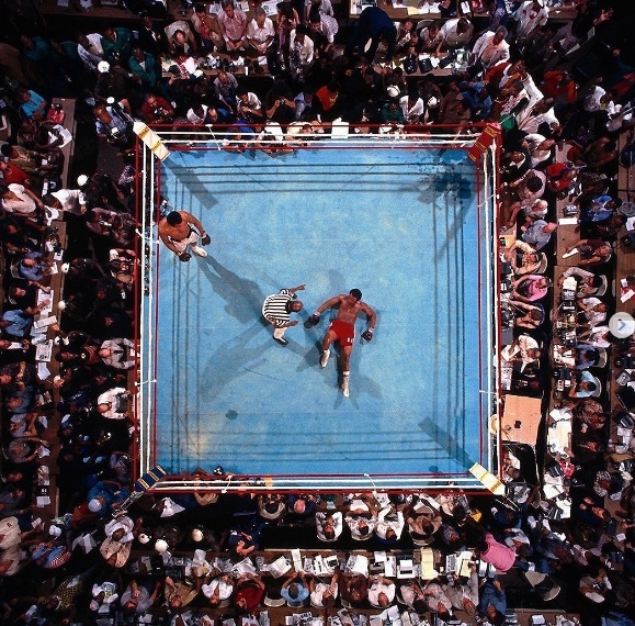 Outra luta histórica de Muhammad Ali foi em 1974, quando venceu George Foreman, no Zaire, e recuperou o cinturão dos pesos-pesados da The Ring, da WBC e da WBA. Reprodução: Flipar