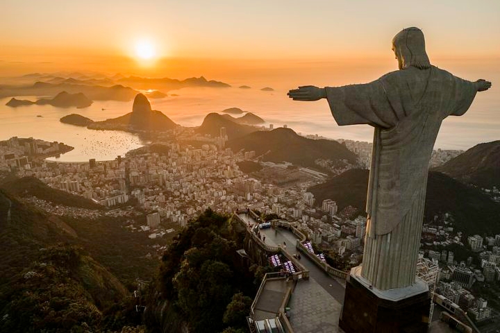 O direito de gerenciar a estátua foi concedido pela União à Arquidiocese do Rio na década de 1930, mas o acesso à estátua e a administração são realizados pelo Parque Nacional da Tijuca, uma Unidade de Conservação federal gerida pelo Instituto Chico Mendes de Conservação da Biodiversidade (ICMBio). Reprodução: Flipar