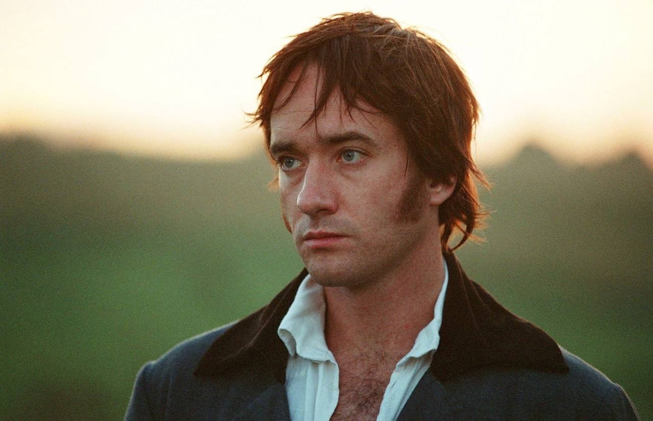 Sr. Darcy: encantando os fãs de literatura inglesa, Darcy se apresenta como um personagem aparentemente esnobe, retraído e arrogante. Aos poucos, porém, ao se apaixonar pela inteligente Elizabeth Bennet, conseguimos ver o quão bondoso, altruísta e doce ele realmente é através de uma das histórias de amor mais bem elaboradas do século XIX. Reprodução: Flipar