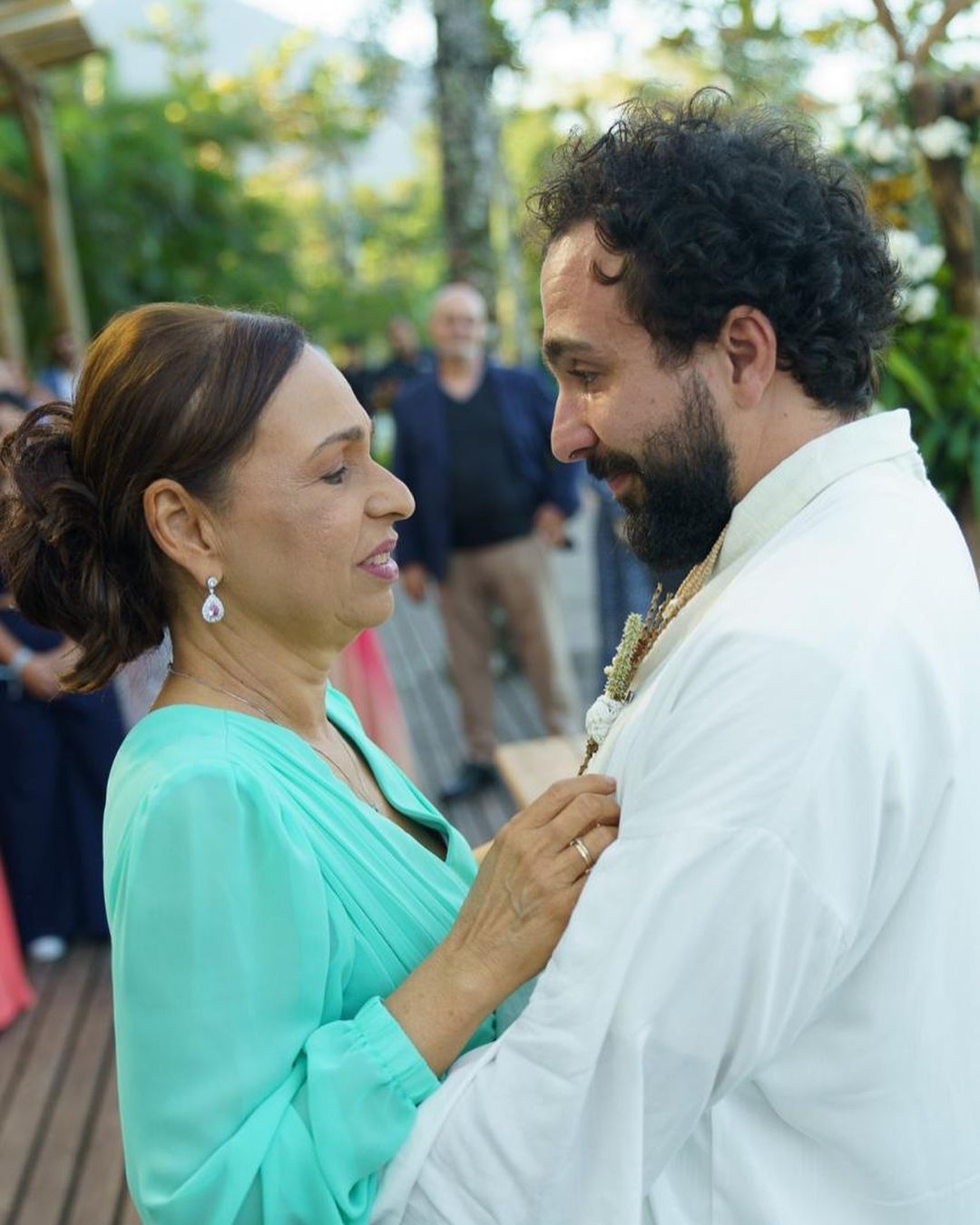 Murilo Couto se emociona com presença da mãe em seu casamento Reprodução/Instagram