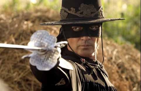 A Lenda do Zorro é um filme norte-americano de 2005, do gênero aventura de capa-e-espada, dirigido por Martin Campbell. É a sequência do filme de 1998. A história se passa na cidade mexicana de San Mateo na moderna Califórnia, à época em processo de anexação pelos EUA. Reprodução: Flipar