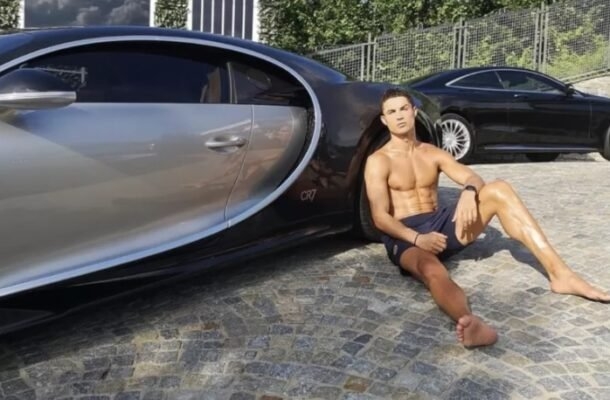 Mais um Bugatti na coleção do astro. O modelo Chiron chega a 13 milhões de reais. Foto: Instagram/CR7 Reprodução: Jogada10
