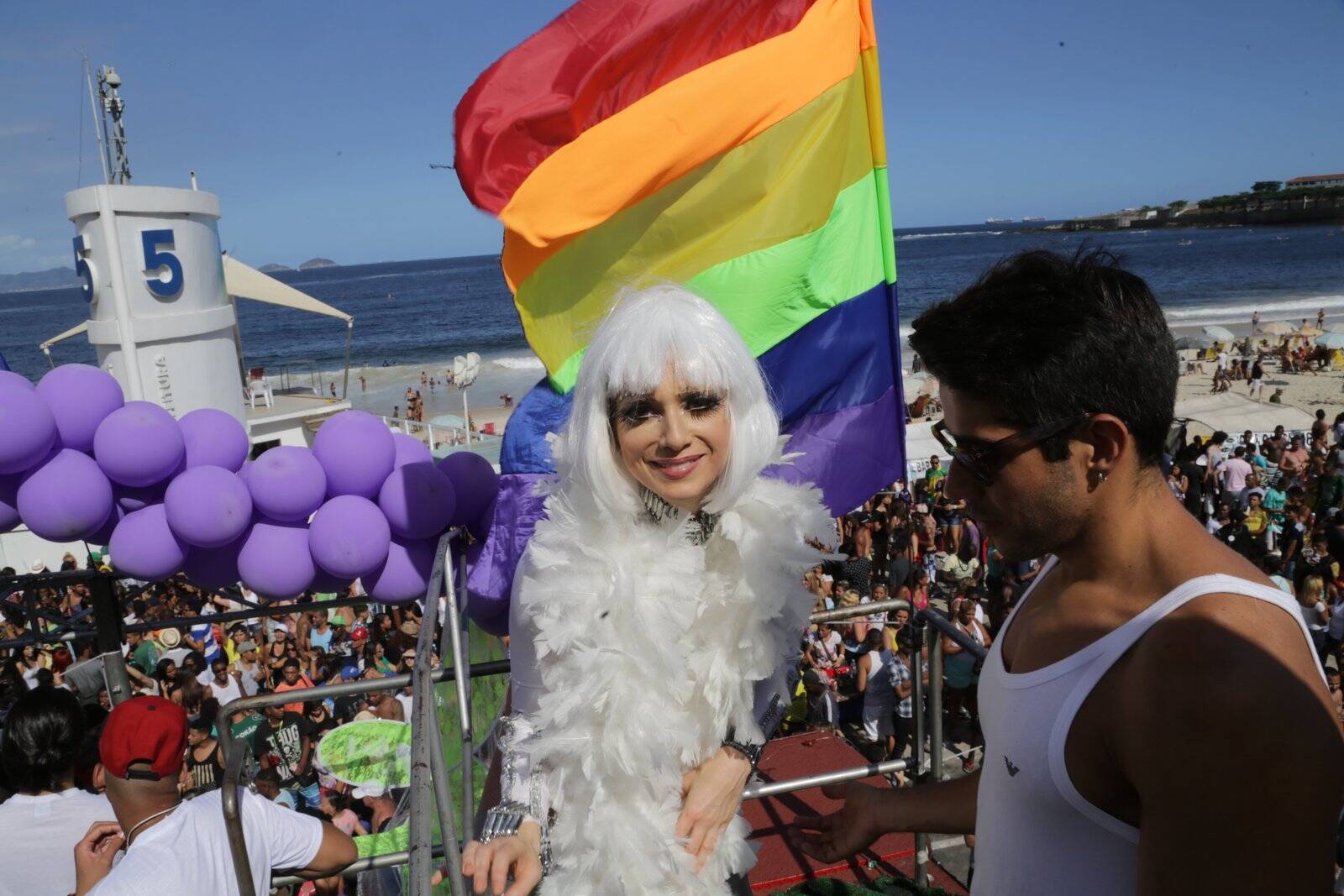 Letícia Spiller caprichou no figurino na Parada LGBT no Rio de Janeiro no final do ano passado Marcello Sá Barretto / AgNews