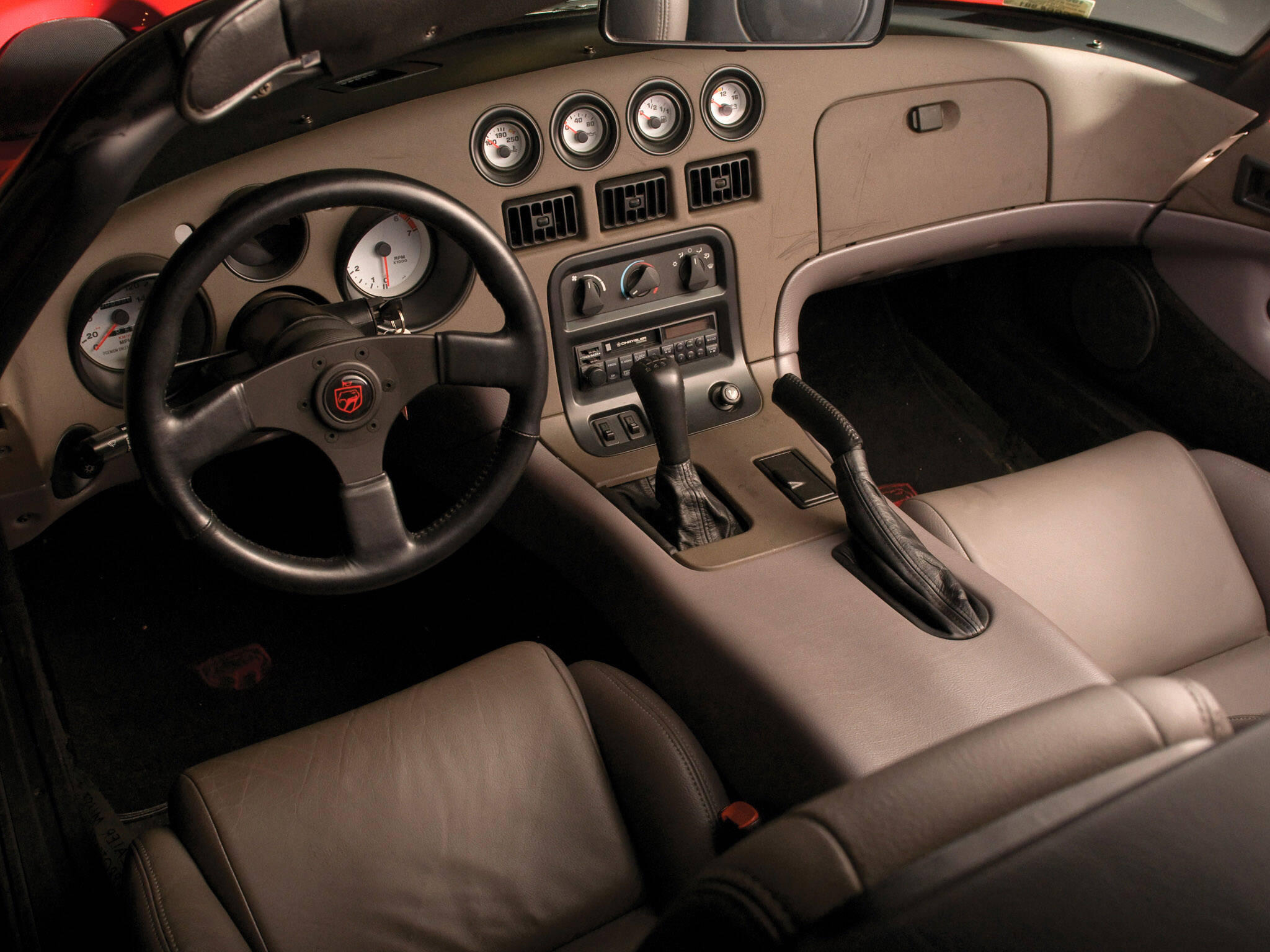 Interior do Dodge Viper 1992 . Foto: Divulgação