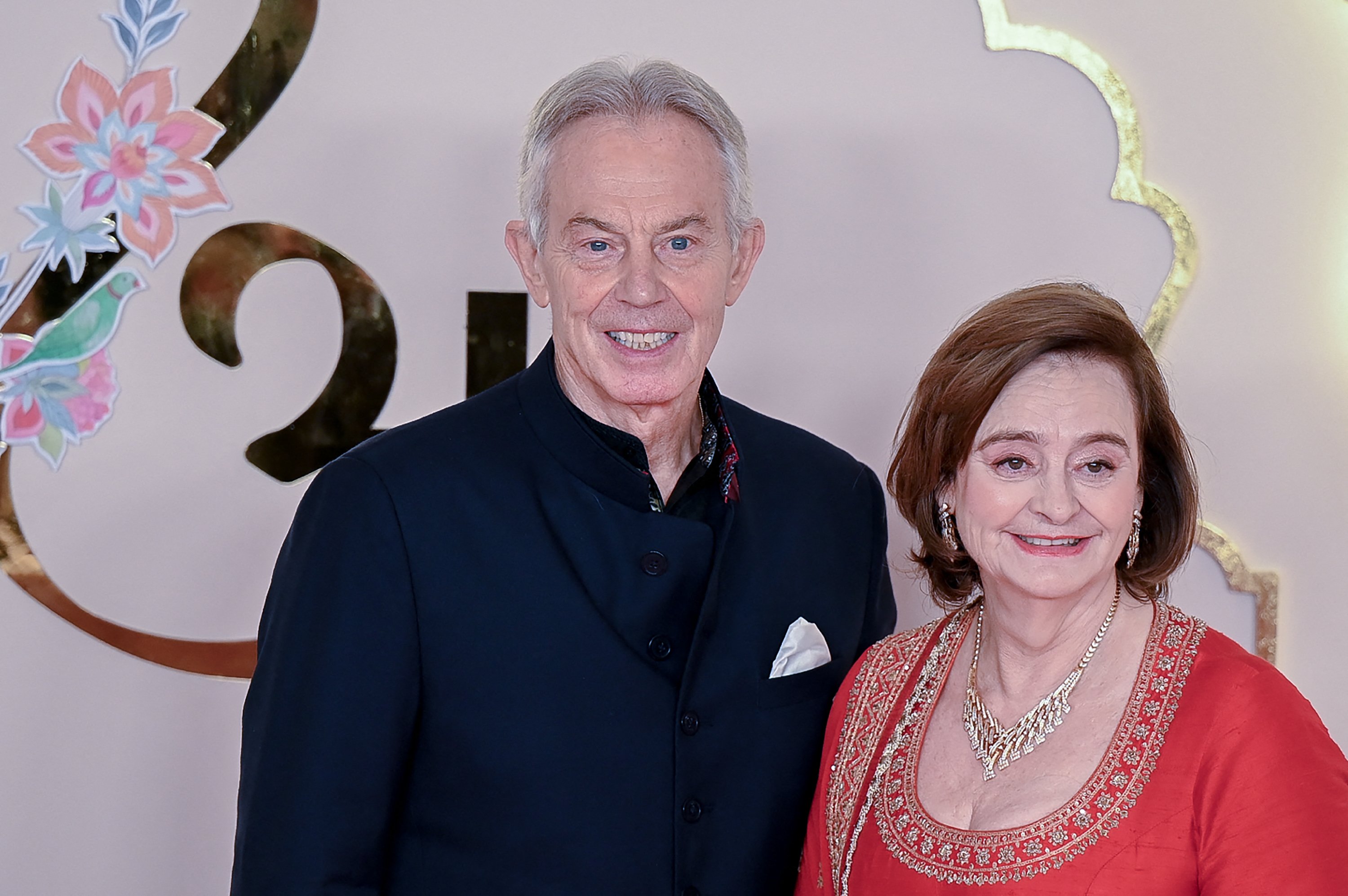 Ex-primeiro ministro britânico Tony Blair e a esposa, Cherie Blair AFP