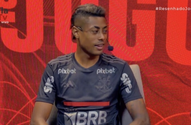 Bruno Henrique não ficou satisfeito com a primeira proposta oferecida pelo rubro-negro. O clube sinalizou com mais um ano de contrato, mas o atleta, que fará 33 anos no final do ano, pretende assinar por mais três anos. Foto: Reprodução / FlaTV