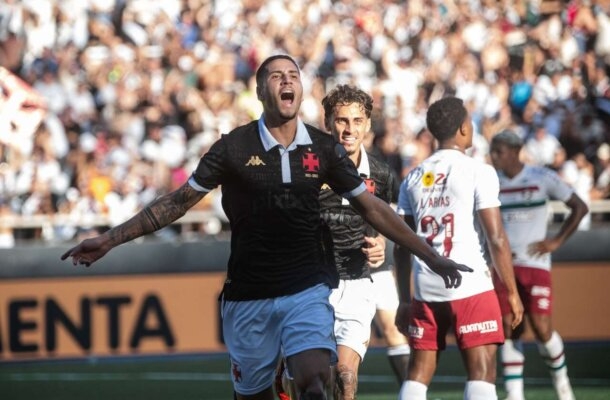 PRAXEDES -  Encaixa de forma impressionante com Paulinho no meio-campo. Girou a bola com muita qualidad no setor em busca de espaços que apareceram. NOTA 7,0 - FOTO: Leandro Amorim/Vasco