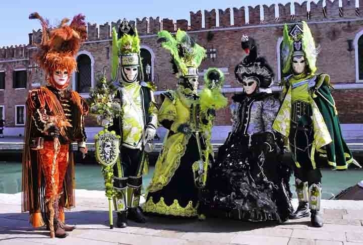Veneza, na Itália - A festa na cidade do Vêneto, no norte italiano, tem desfiles com dançarinos fantasiados nos famosos canais em gôndolas que tanto encantam os turistas.  Reprodução: Flipar