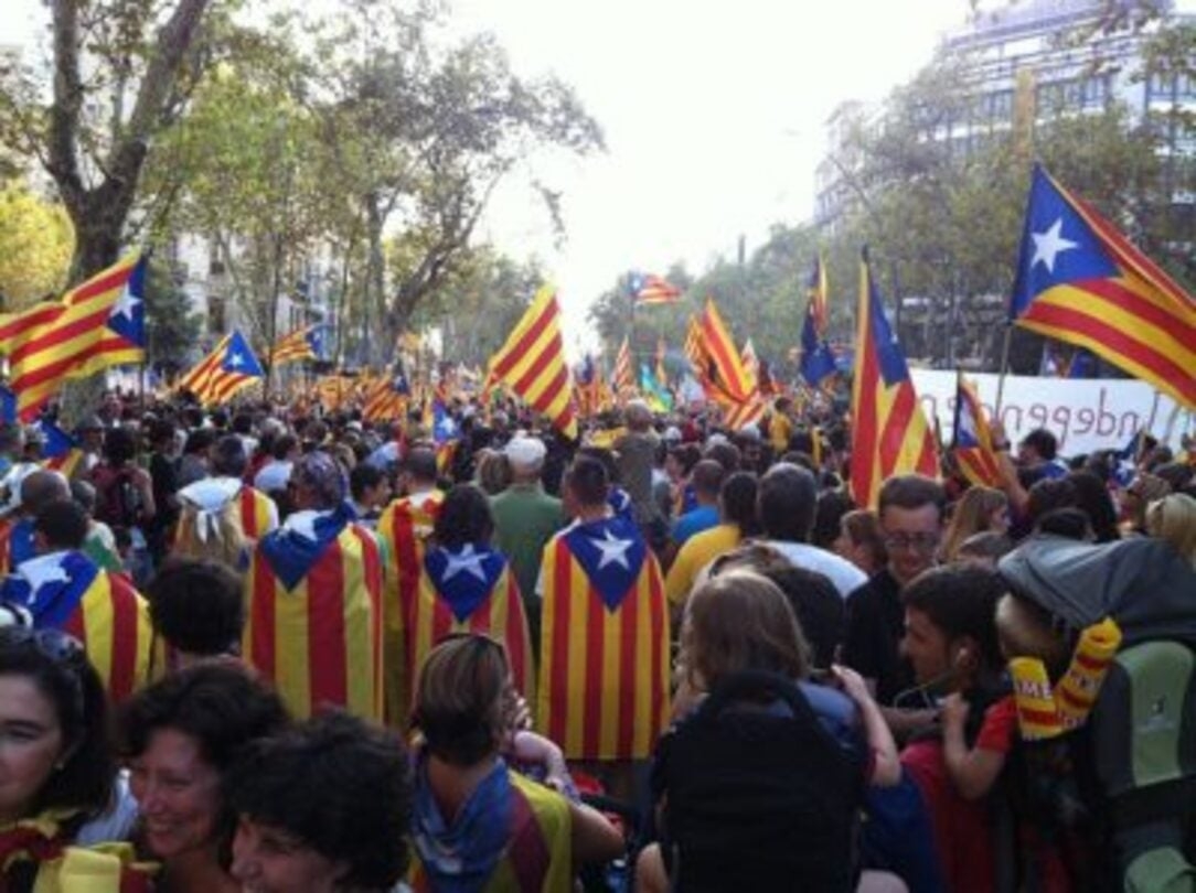 No dia 27/10/2024, fez sete anos que o governo da Espanha respondeu à declaração de independência da Catalunha com o Artigo 155 da Constituição, dissolvendo o parlamento regional e assumindo o controle direto da região. Reprodução: Flipar