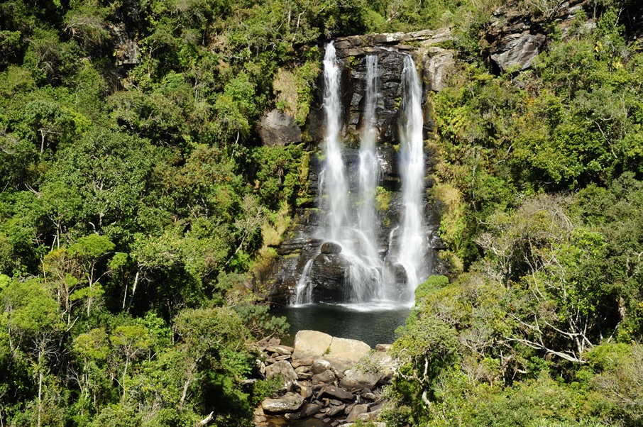 Na Serra do Papagaio é possível encontrar cachoeiras e fazer trilhas pela natureza Reprodução