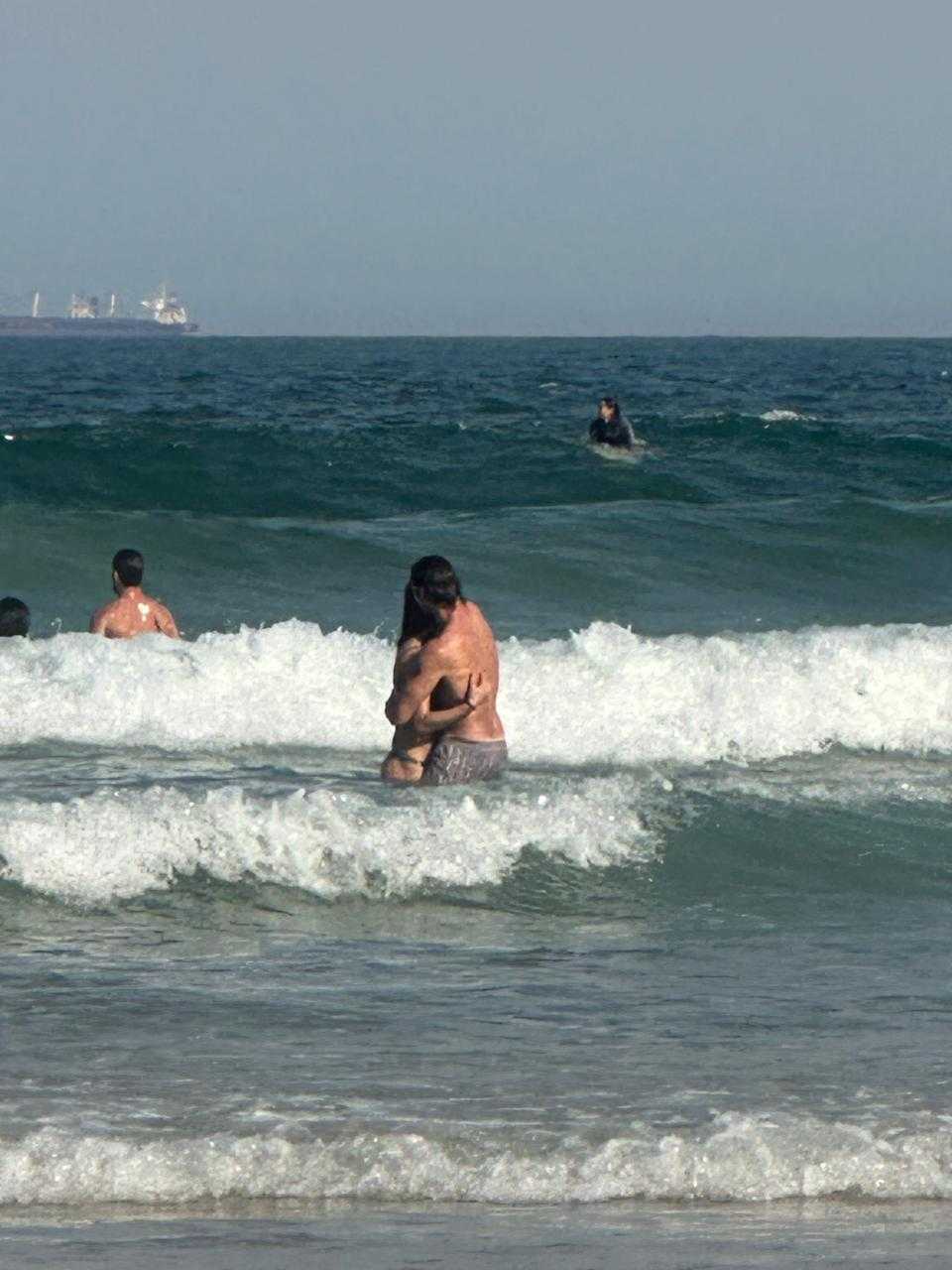 José Loreto abraçado com mulher. Foto: Foto: Karina Diegues