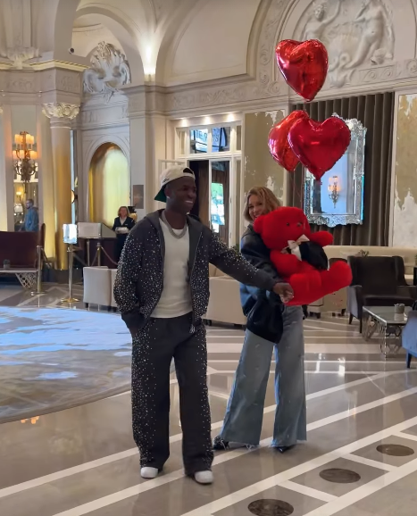 Vini Jr. e Virgnia de mãos dadas. Foto: Reprodução/ Instagram @virginia