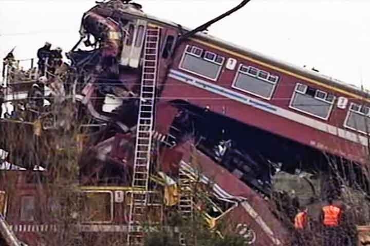 Foi considerado um dos piores desastres ferroviários na história do país, envolvendo a colisão frontal de dois trens de passageiros durante o horário de pico da manhã. Reprodução: Flipar