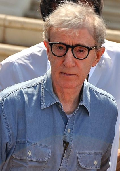 Woody Allen - O cineasta, ator e roteirista americano se chama Allan Stewart Konigsberg. O sobrenome já indica a origem judia. Vencedor de 4 Oscars, um dos mais prestigiados artistas do cinema,  costuma incluir referências à religião e  à etnia de personagens nos filmes que assina.  Reprodução: Flipar