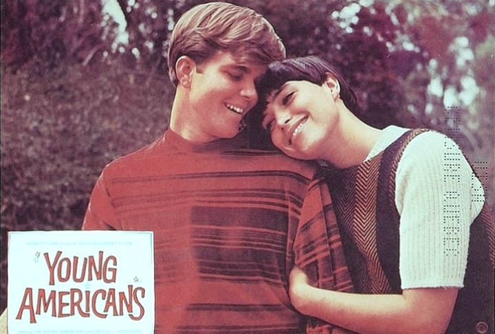 “Young americans” recebeu a estatueta, na cerimônia realizada no dia 14 de abril. No dia 7 de maio, porém, o filme foi declarado inelegível ao ficar comprovado que ele havia sido exibido pela primeira vez em outubro de 1967. Reprodução: Flipar