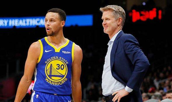 Steve Kerr ao lado de Stephen Curry. Foto: Getty