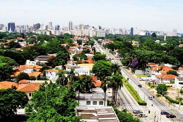 5º) Jardim Paulistano, São Paulo: No quinto lugar do ranking, esse bairro da zona oeste paulistana tem um valor de R$ 22.651 por metro quadrado. É famoso por sua elegância, ruas calmas e com muitas árvores. Reprodução: Flipar