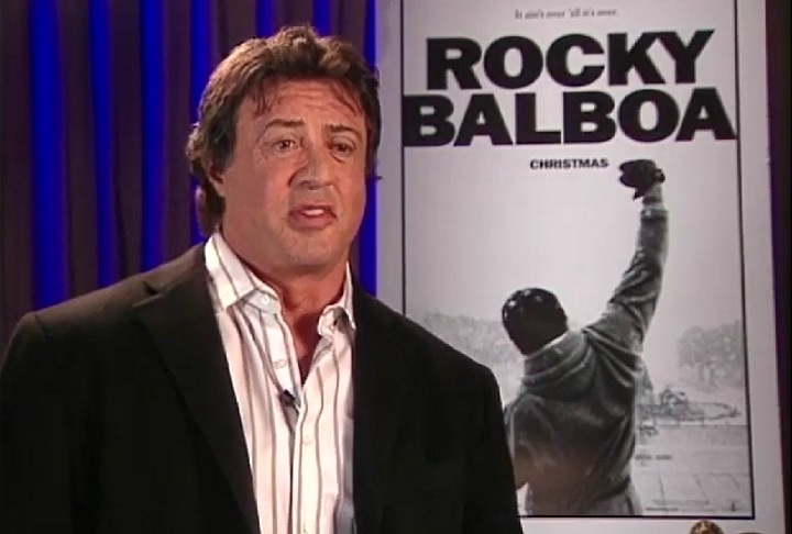 No caso de Stallone, a consagração começou em 1976, quando escreveu e interpretou o papel de Rocky Balboa em “Rocky, um Lutador”. 
 Reprodução: Flipar