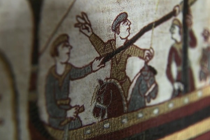 Oliver Creighton, coautor do estudo e professor da Universidade de Exeter, destacou a dificuldade de encontrar vestígios arqueológicos desse período, já que as construções eram feitas de madeira, material que não sobreviveu ao tempo, e a Conquista Normanda provavelmente eliminou muitas evidências anteriores. Reprodução: Flipar