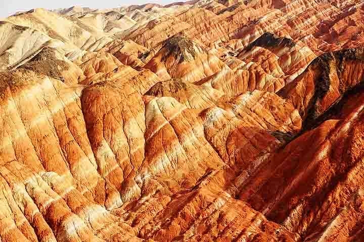 As formações únicas são tão surreais que muitos visitantes comparam o local a uma paisagem alienígena ou a uma tela expressionista. Reprodução: Flipar