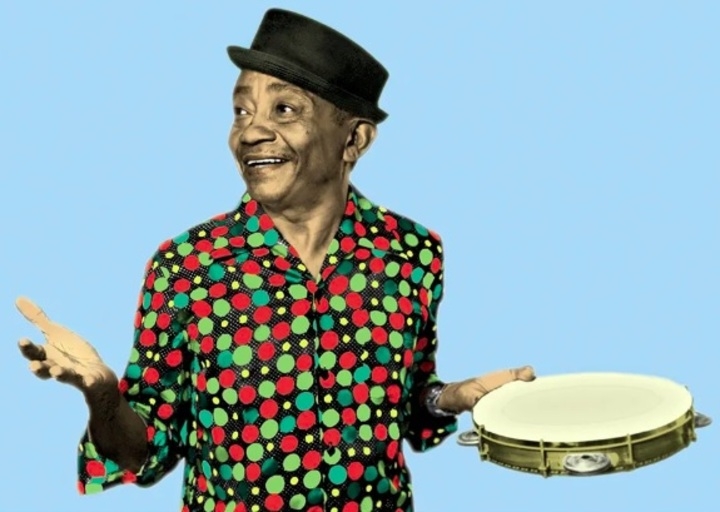 Jackson do Pandeiro - José Gomes Filho nasceu em 31 de agosto de 1919, em Alagoa Grande, Brasil. Foi um dos maiores nomes do forró e do samba, influenciando artistas como Gilberto Gil. Em 10 de julho de 1982, sofreu um acidente de carro em Brasília e faleceu dias depois, aos 62 anos.
 Reprodução: Flipar