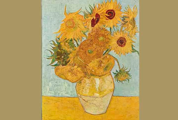 A obra inclui cinco grandes telas dessa flor em um vaso, com tons de amarelo. Para Van Gogh, os girassóis transmitiam gratidão.  Reprodução: Flipar