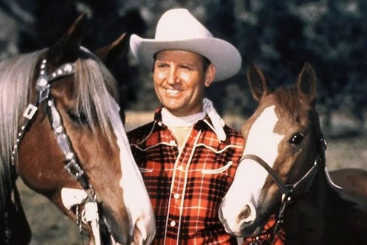 Entre os anos 1935 e 1953, Gene Autry estrelou mais de 90 filmes, criando um tipo de personagem que simbolizava o cowboy íntegro, corajoso e justo - um defensor do bem, sempre acompanhado por seu cavalo Champion e, muitas vezes, de um fiel companheiro cômico. 
 Reprodução: Flipar