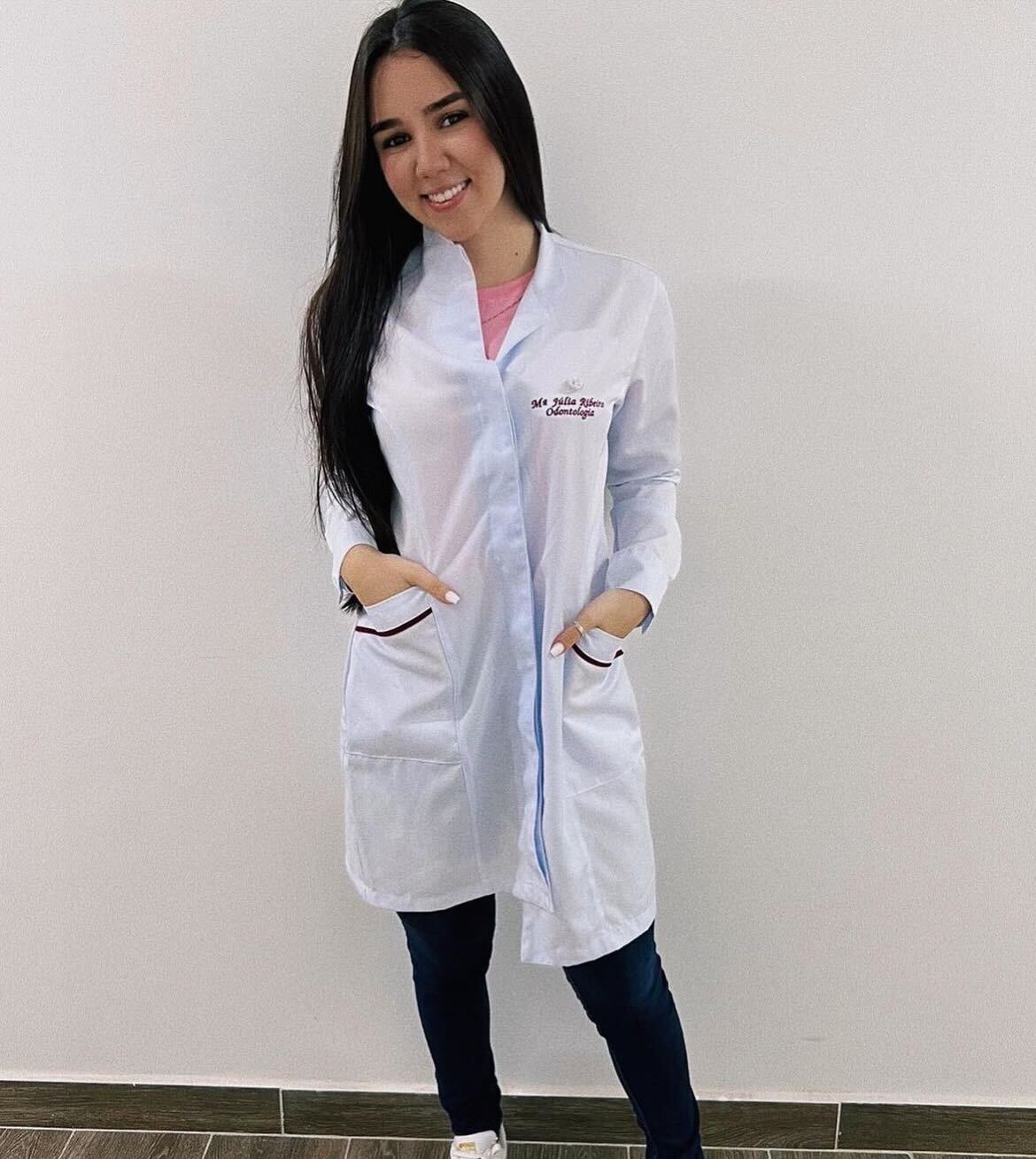 Júlia Ribeiro é odontologista Reprodução Instagram - 6.8.2023