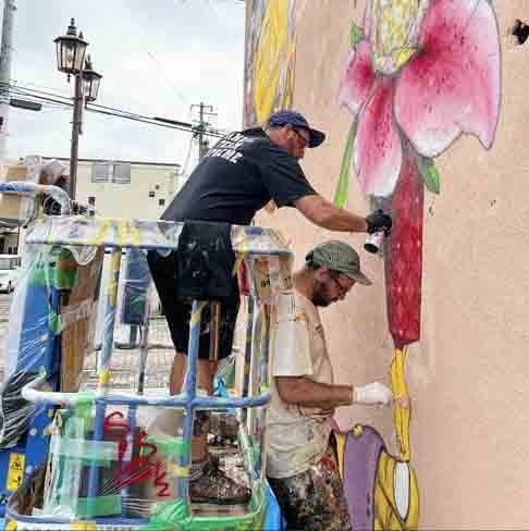 Os Gêmeos (como são conhecidos os artistas Otávio e Gustavo Pandolfo) são referências nessa expressão artística, contribuindo na criação de um estilo brasileiro de grafite.  Reprodução: Flipar