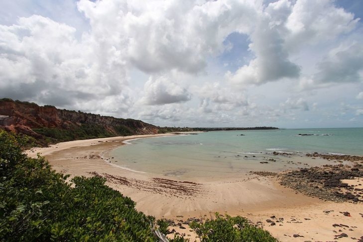 Falésias do Litoral Sul: Ficam localizadas no município de Conde, na Paraíba. O local é conhecido por praias paradisíacas que ficam no entorno, como a Praia do Coqueirinho e a Praia de Tabatinga (foto). Reprodução: Flipar