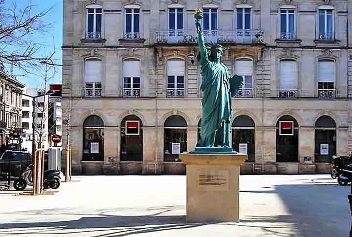 Bordeaux, França – Com 2,5 metros, a estátua está no bairro Chartrons, onde Bartholdi inicialmente testou a ideia. O local, com vinícolas e museus, é ideal para os amantes da história e do vinho.
 Reprodução: Flipar