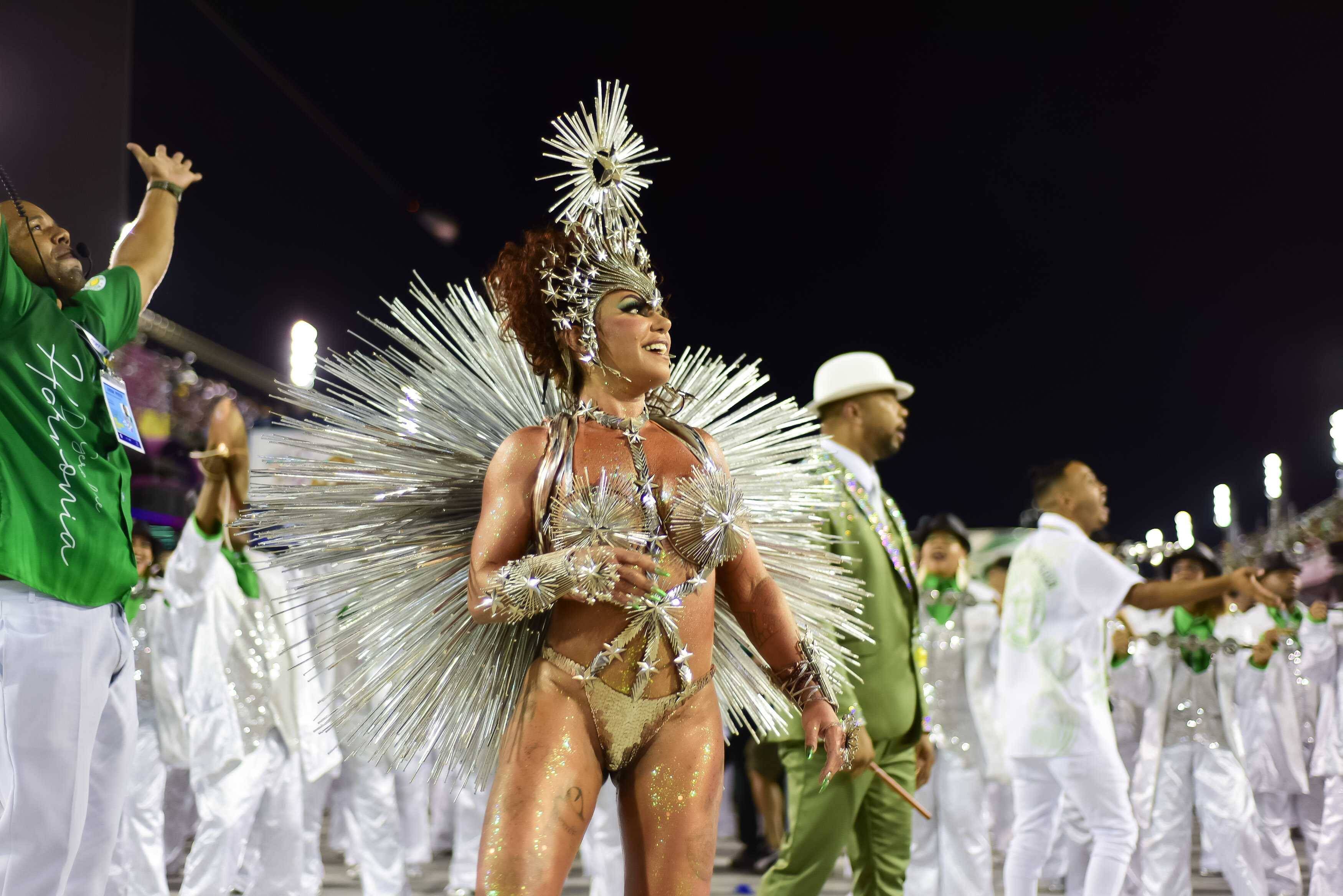 Rainhas de Bateria da segunda noite de desfile do Rio. Foto: Agência O Globo