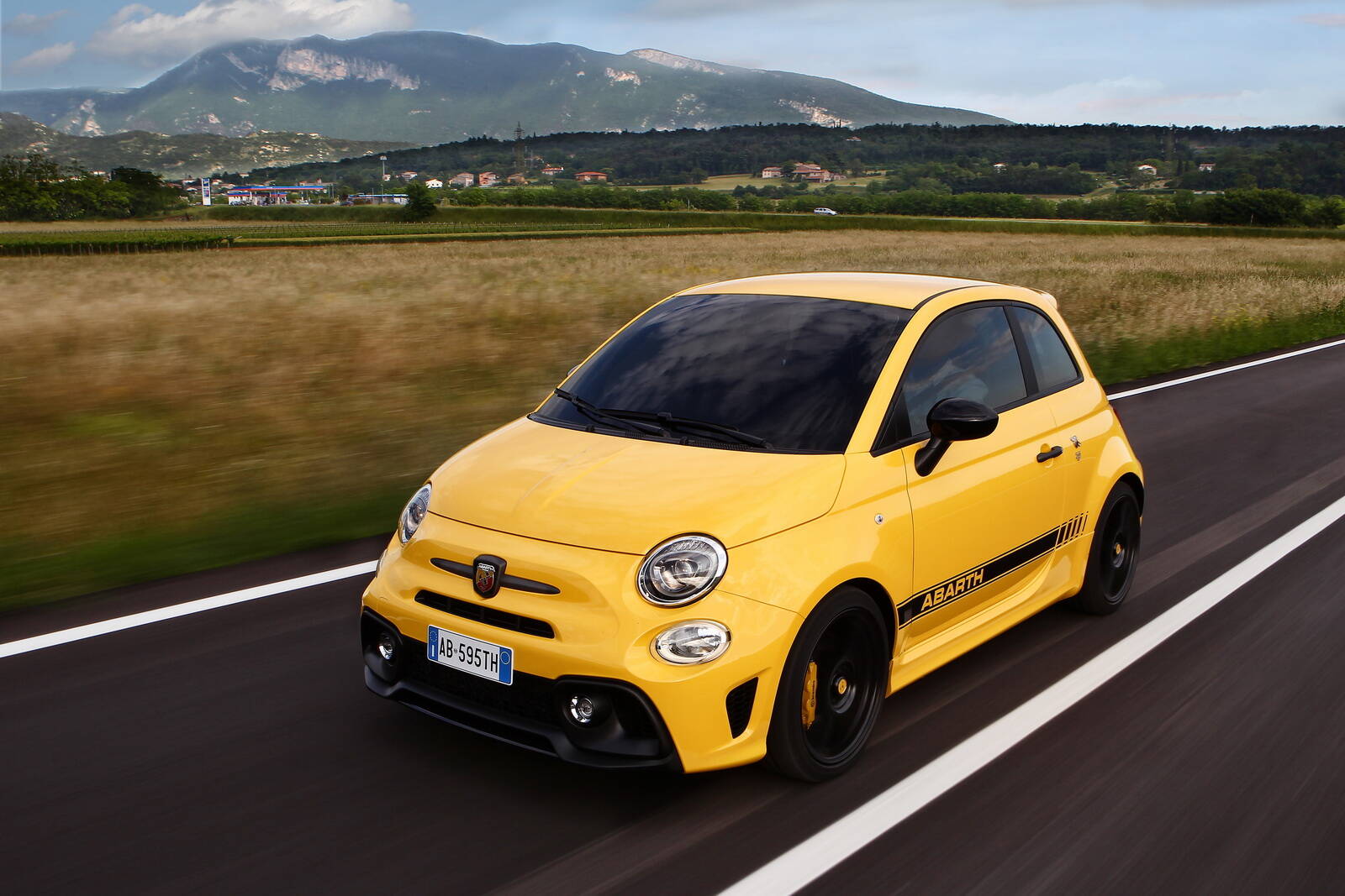 Fiat 500 Abarth 595. Foto: Divulgação