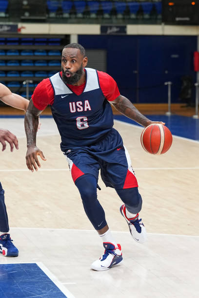 LeBron James (39 anos) - principal nome do Dream Team de basquete dos EUA, astro se aproxima da aposentadoria das quadras. Foto: Reprodução/Twitter