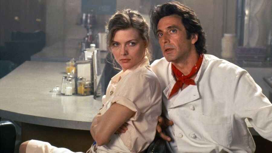 Além do cultuado “Scarface”, Pfeiffer contracenou com Al Pacino no romance “Frankie  Reprodução: Flipar