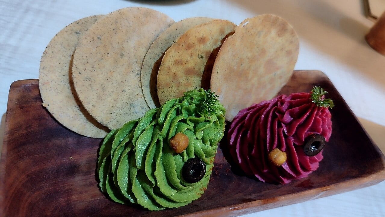 Essa pasta também pode ser usada como base para molhos ou recheios de sanduíches, ampliando ainda mais suas possibilidades na culinária. Reprodução: Flipar