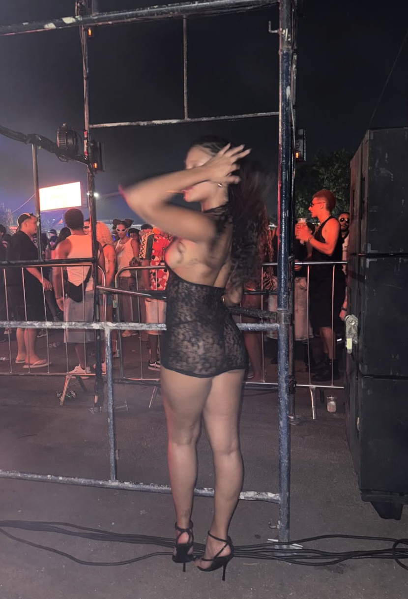 Atriz ousou com escolha do look e virou assunto na web. Foto: Reprodução/redes sociais