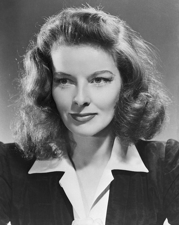 Entre as atrizes com quem Howard se envolveu estão Ava Gardner, Katharine Hepburn (foto)  Ginger Rogers, Bette Davis  e Lana Turner, além de ter sido casado com Jean Peters, de 1957 a 1971. Reprodução: Flipar