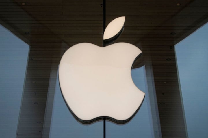 Criada por Steve Jobs, Steve Wozniak e Ronald Wayne, a empresa começou em uma garagem na Califórnia, com o objetivo de desenvolver computadores pessoais acessíveis. Reprodução: Flipar